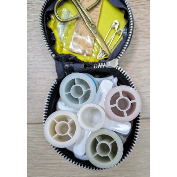 Vintage Black Leather Mini Zippered Round Sewing Kit Embroidered Floral  3" - Picture 9 of 12